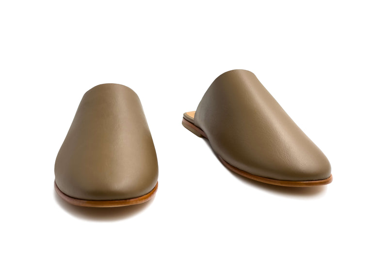 Front view of the handmade Mule women's slip-on leather sandals in olive / OLIVE