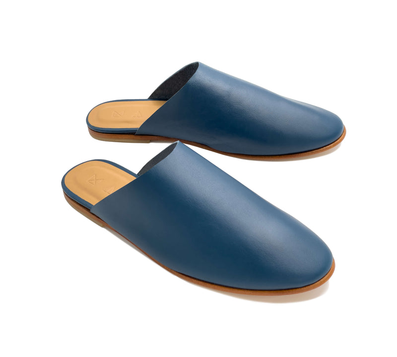 Angled view of the handmade Mule women's slip-on leather sandals in mediterranean / MEDITERRANEAN